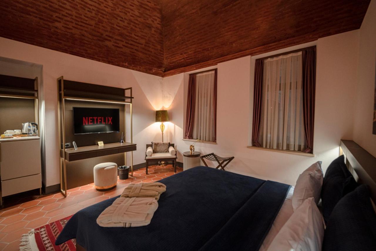 Han 1772 Hotel Стамбул Экстерьер фото A room at the hotel