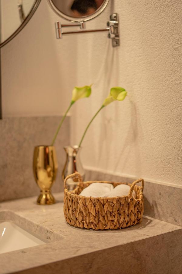 Han 1772 Hotel Стамбул Экстерьер фото A bathroom at the hotel